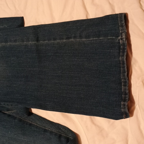 Signature Levi Mid Rise Boot Cut - Picture 2 of 9